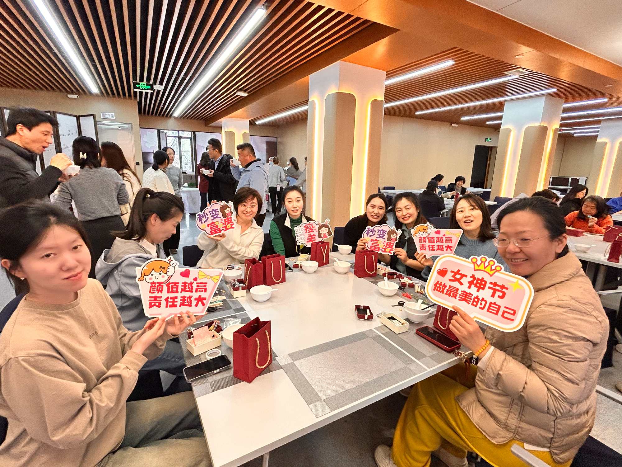 “品糯圆庆元宵，制锦马贺三八”—— 安泰经管学院举办元宵暨三八妇女节主题活动